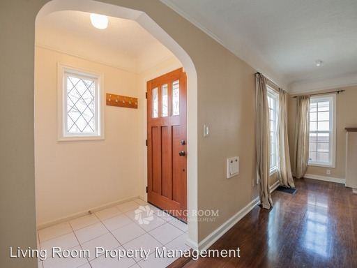 5026 N Commercial Ave - Photo 2 of 22