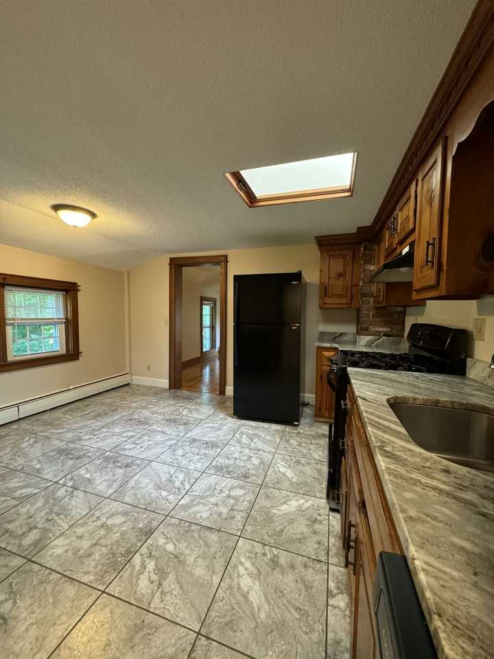 37 Middle St #2 - Photo 5 of 15