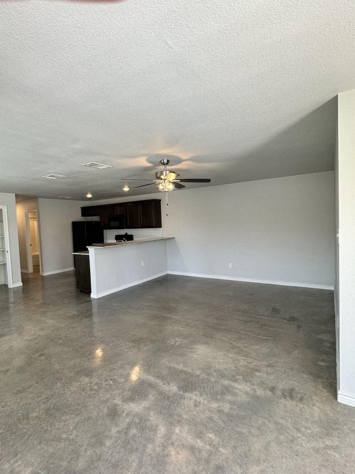 1610 Tejas Trl #B - Photo 2 of 30