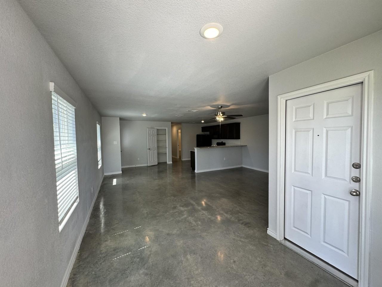 1610 Tejas Trl #B - Photo 3 of 30