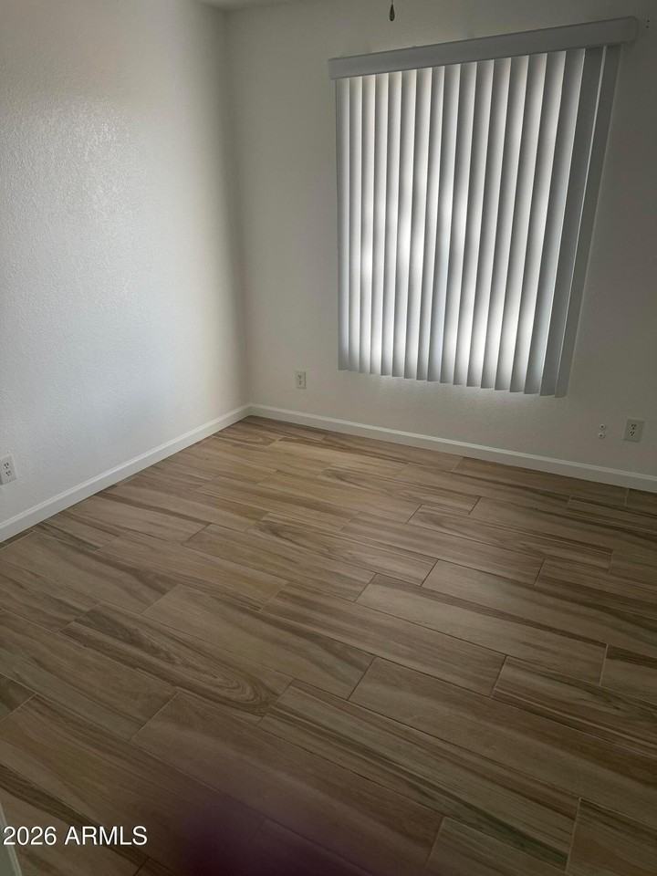 20601 N 33rd Ave - Photo 4 of 14