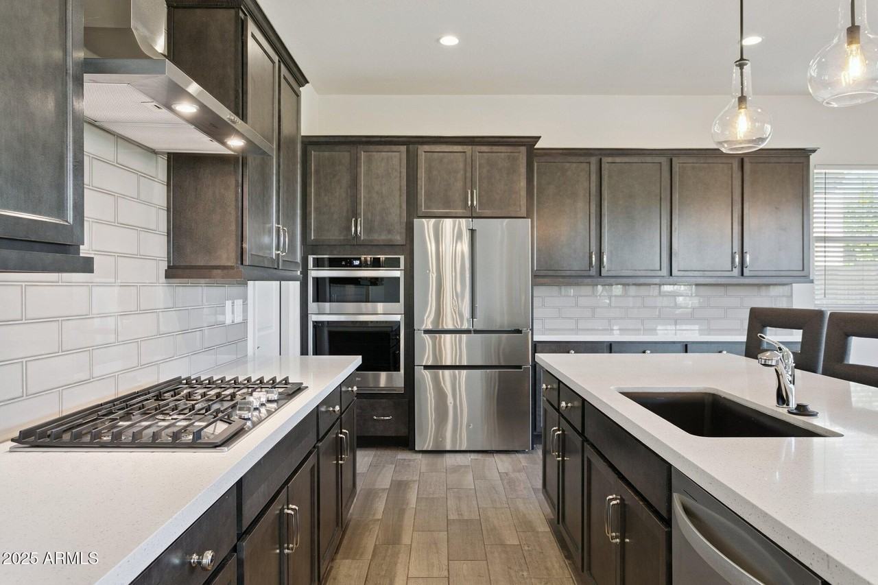 11249 N Blakely St - Photo 3 of 40