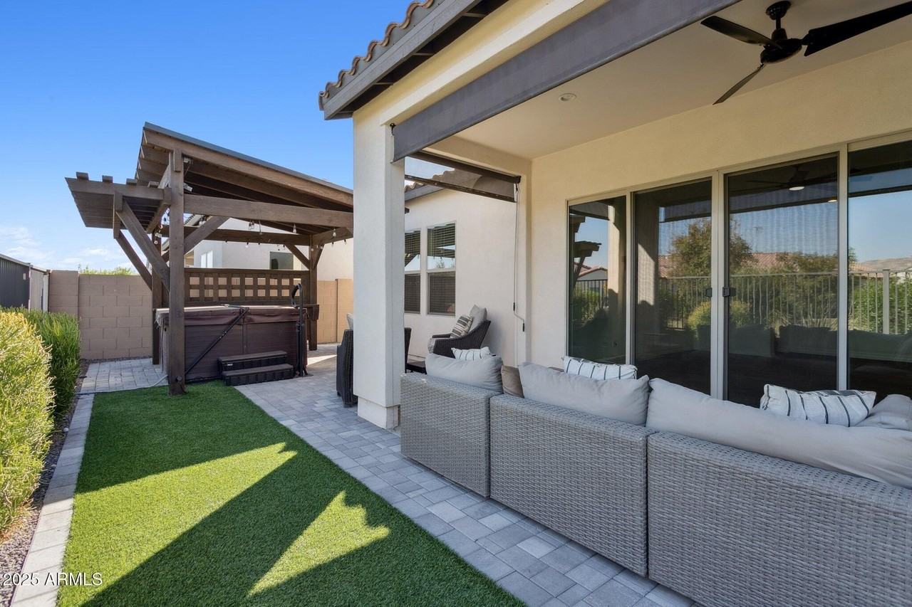 11249 N Blakely St - Photo 6 of 40