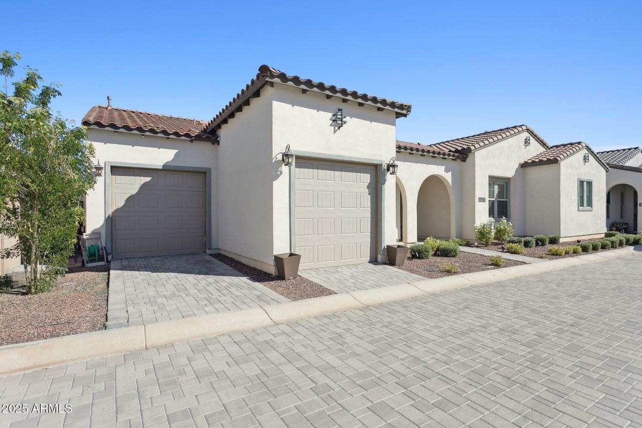 11249 N Blakely St - Photo 7 of 40