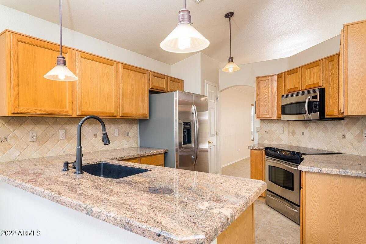 4715 E Briarwood Ter - Photo 5 of 28