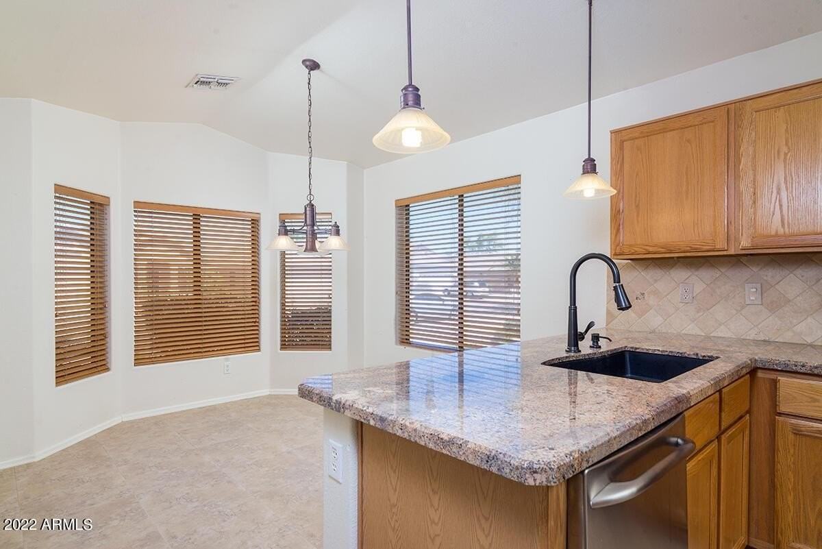 4715 E Briarwood Ter - Photo 6 of 28