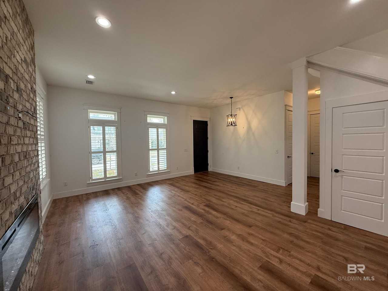 10391 Emmanuel St - Photo 2 of 39