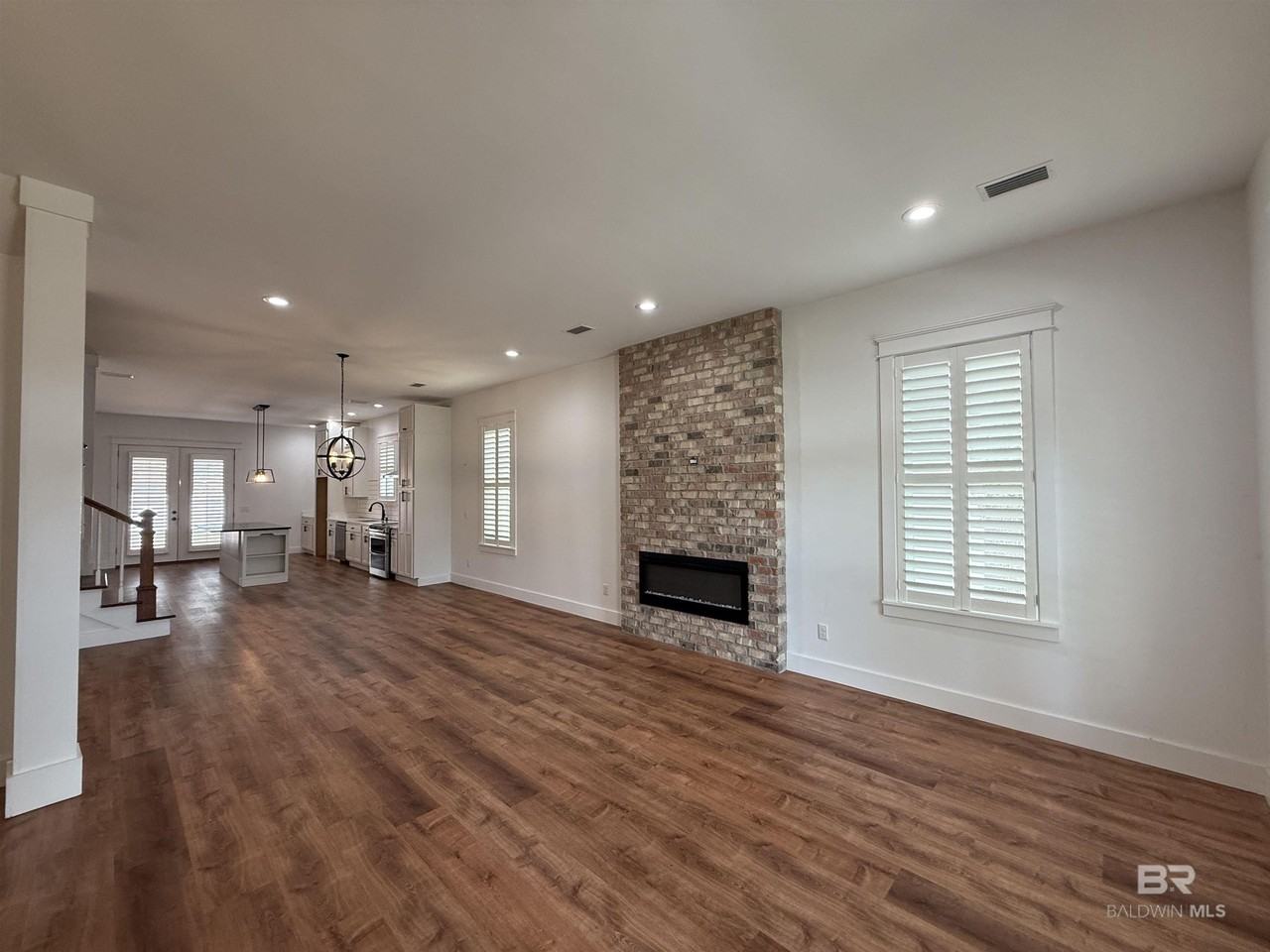 10391 Emmanuel St - Photo 3 of 39