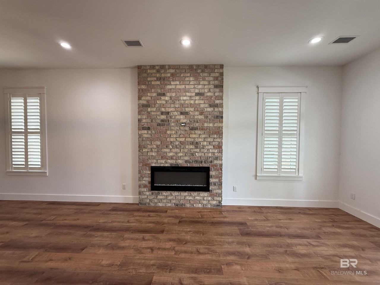 10391 Emmanuel St - Photo 4 of 39