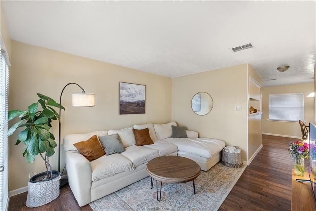 1400 Summit St Apt A - Photo 4 of 12