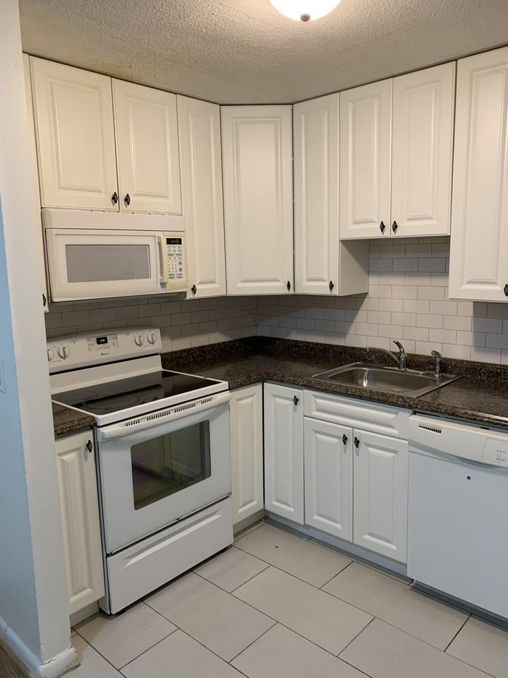 10 Scottfield Rd #B3