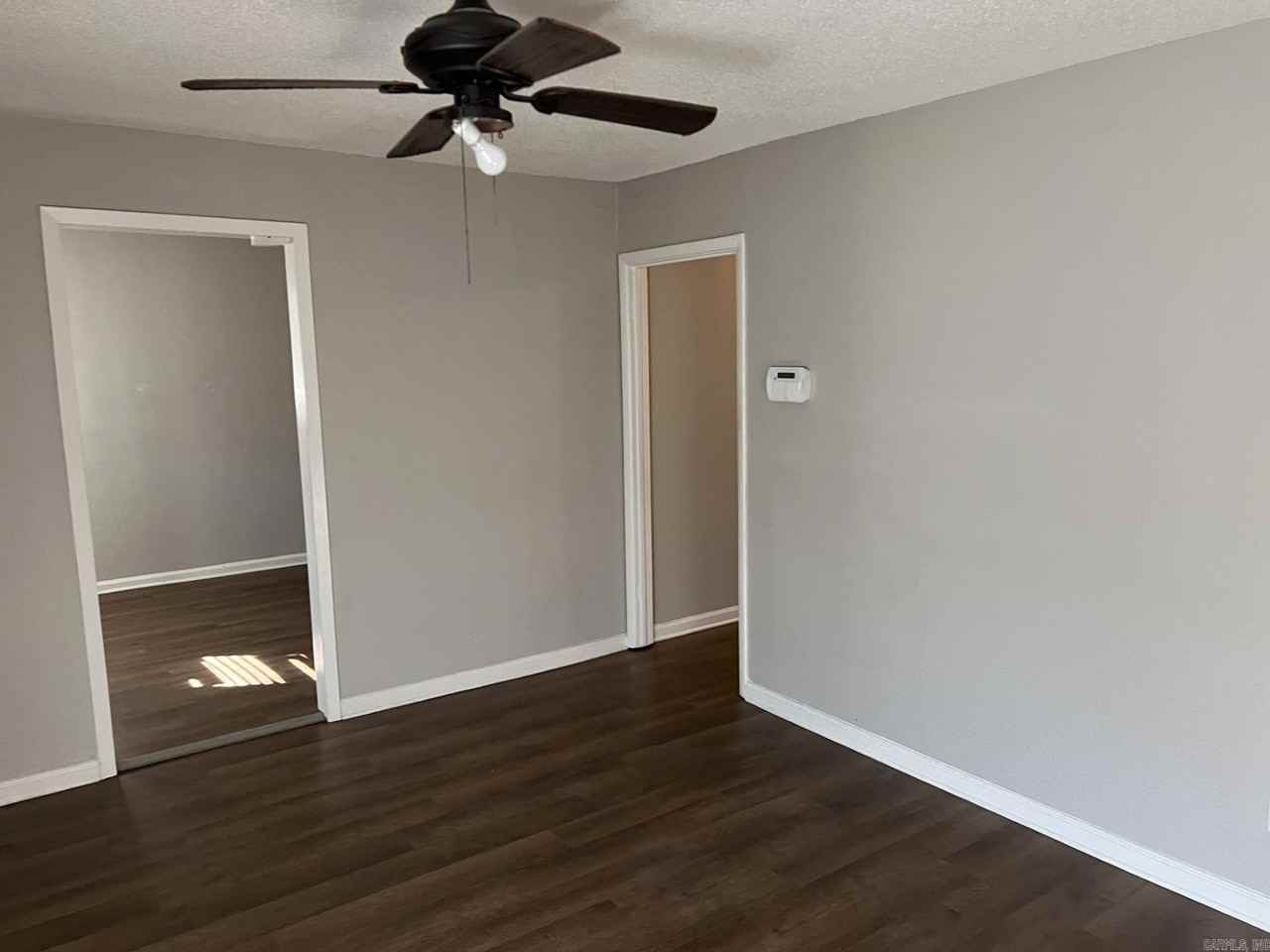 2700 S Spring St - Photo 3 of 4