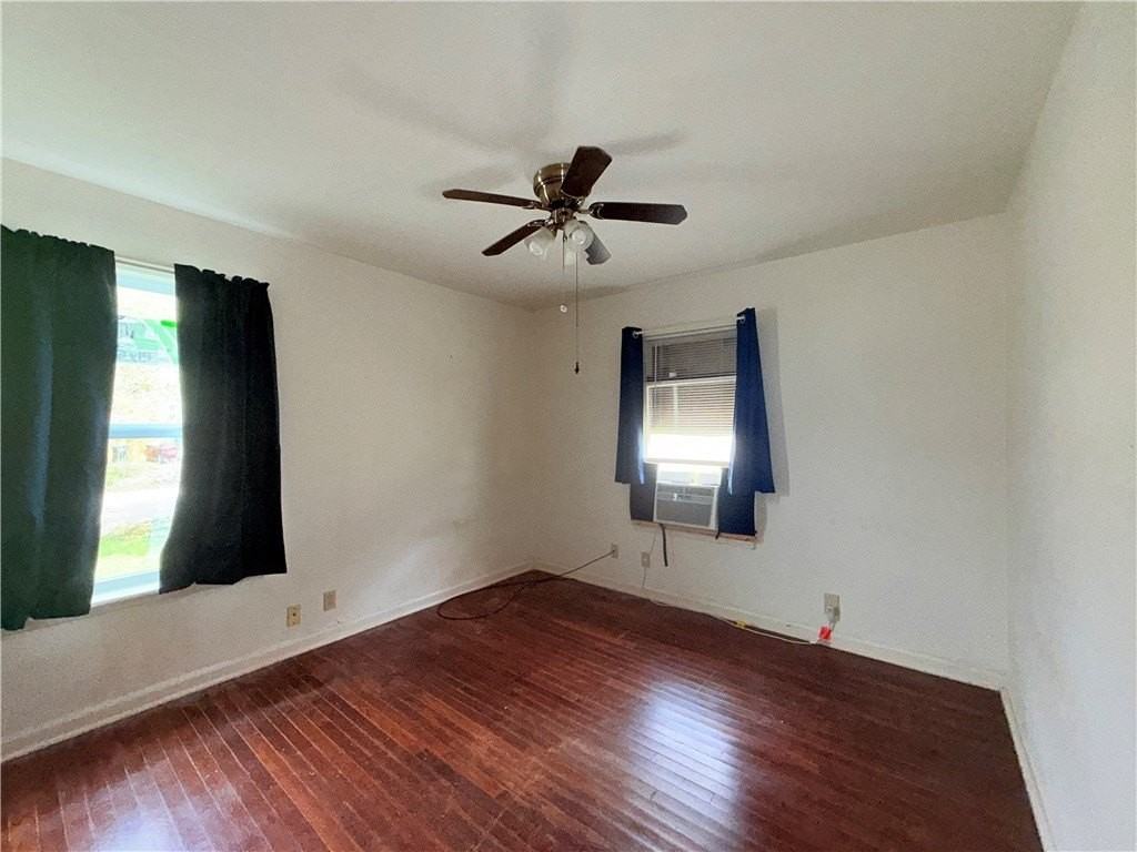 921 Oak St - Photo 3 of 5