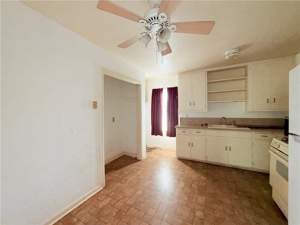 921 Oak St - Photo 4 of 5