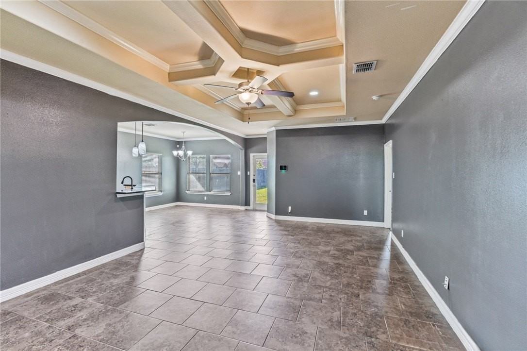 2582 Date Palm Dr - Photo 2 of 12