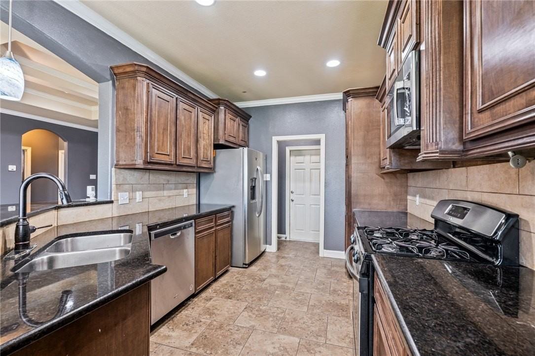 2582 Date Palm Dr - Photo 4 of 12