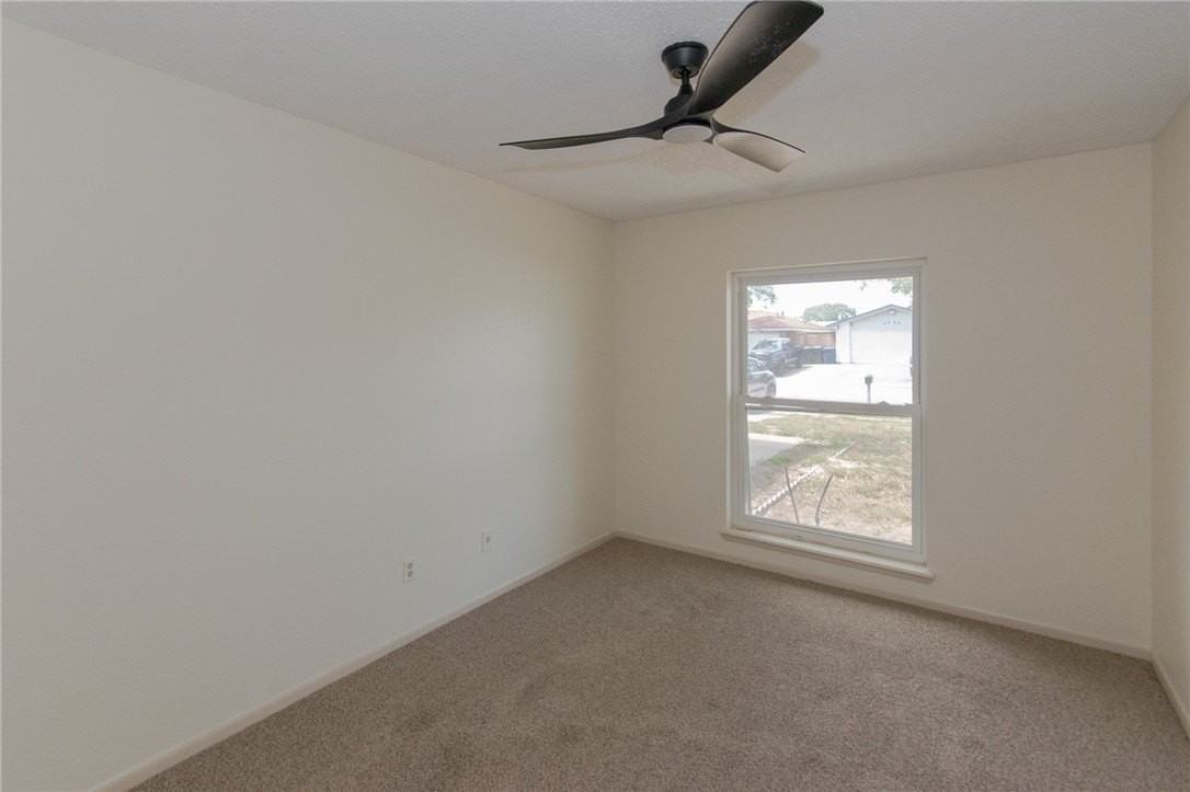 2240 Lombardy Dr - Photo 5 of 9