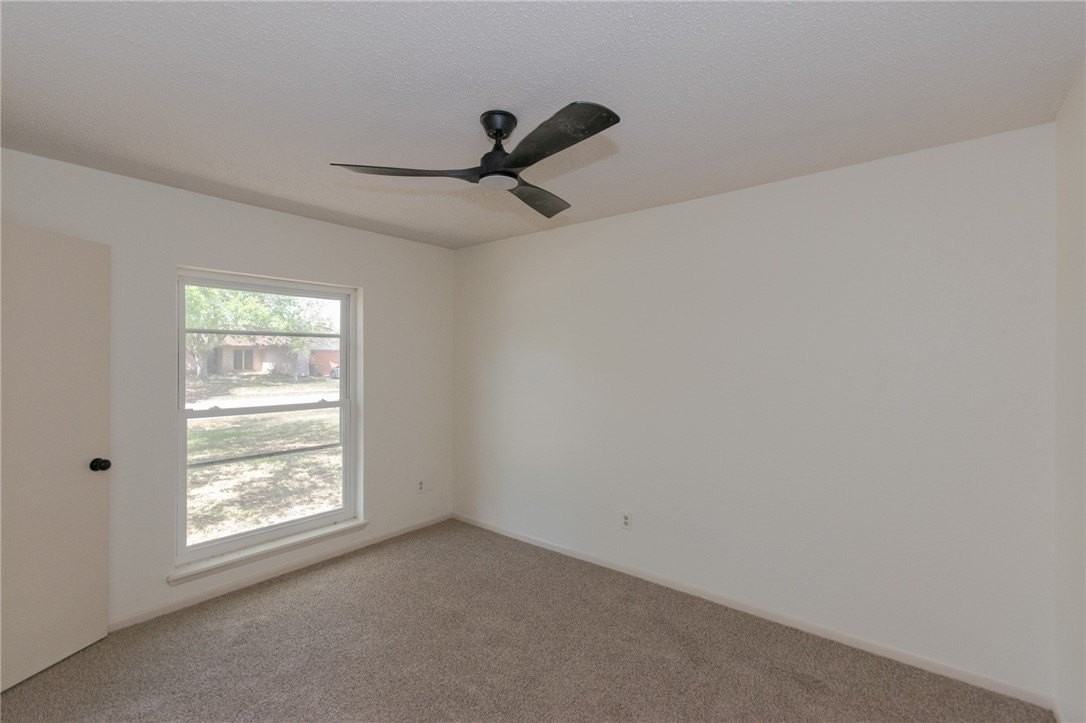 2240 Lombardy Dr - Photo 6 of 9