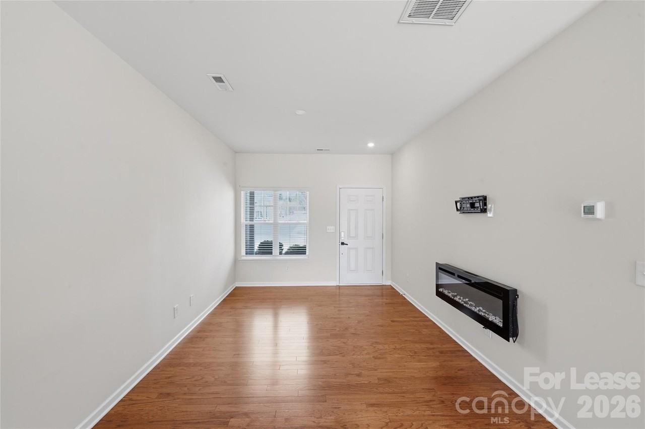 15217 Wrights Crossing Dr - Photo 2 of 28