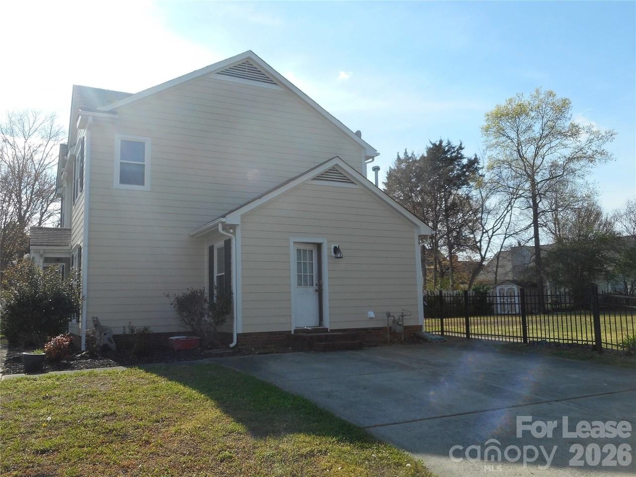 8431 Leeper Dr - Photo 5 of 20