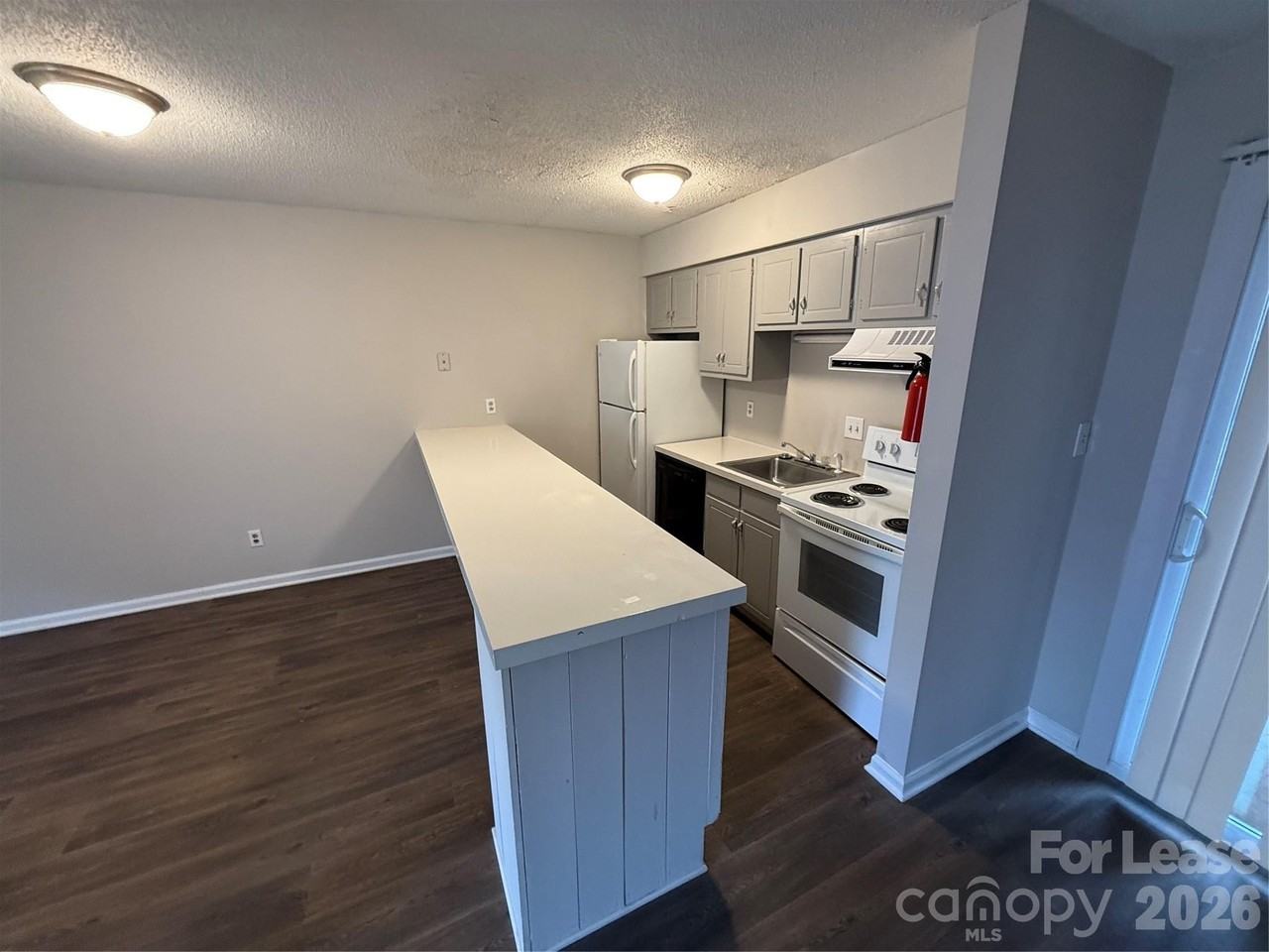 381 20th Ave Ne - Photo 3 of 8