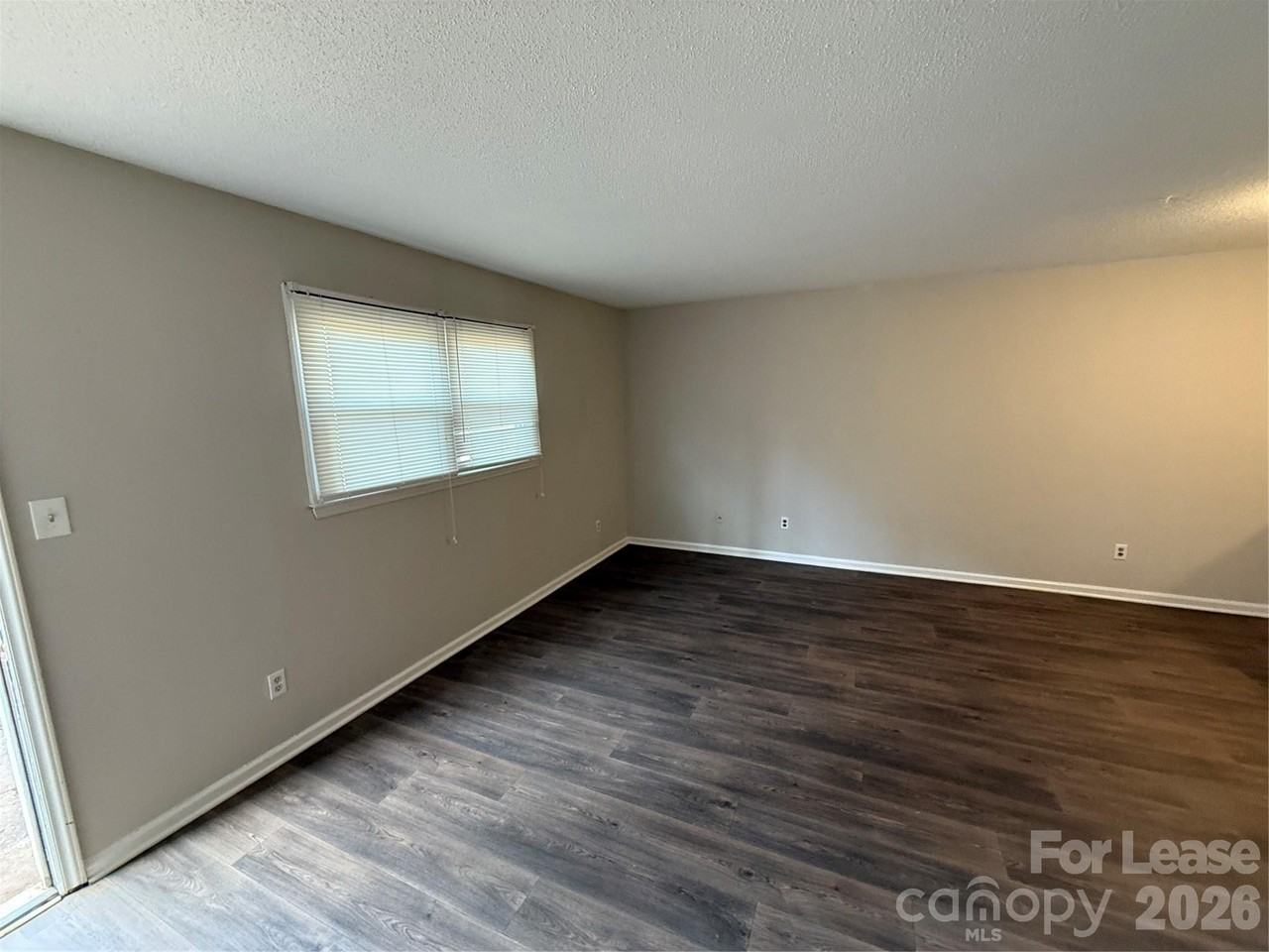 381 20th Ave Ne - Photo 5 of 8