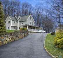 featured image of 8 Woodside Ave