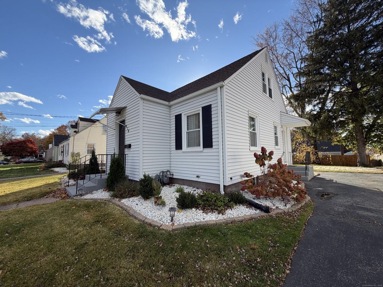 128 Harlan St - Photo 2 of 14