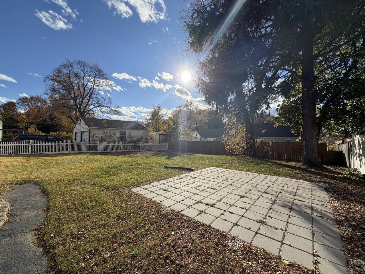 128 Harlan St - Photo 3 of 14