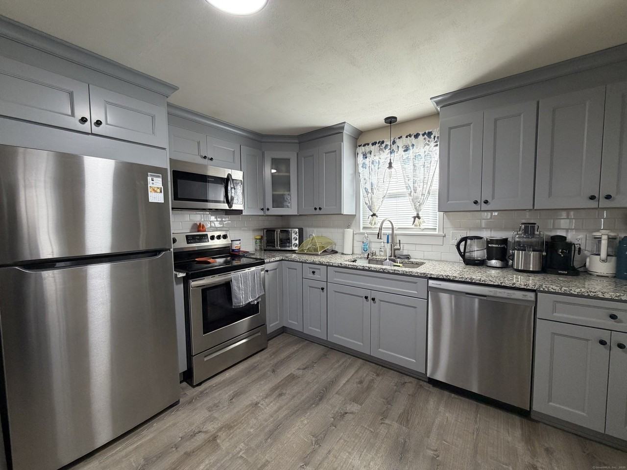 128 Harlan St - Photo 4 of 14