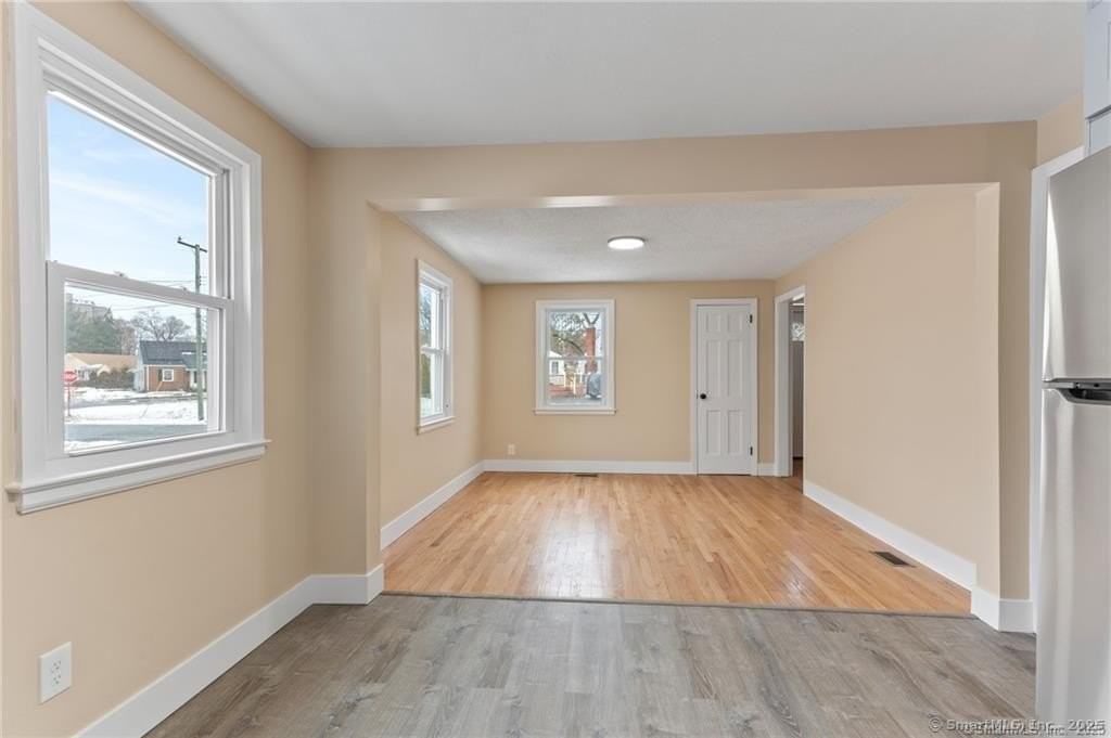 128 Harlan St - Photo 5 of 14