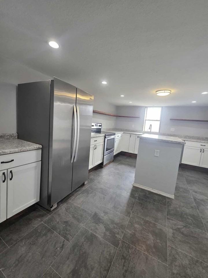 7114 Davis Creek Rd - Photo 7 of 18