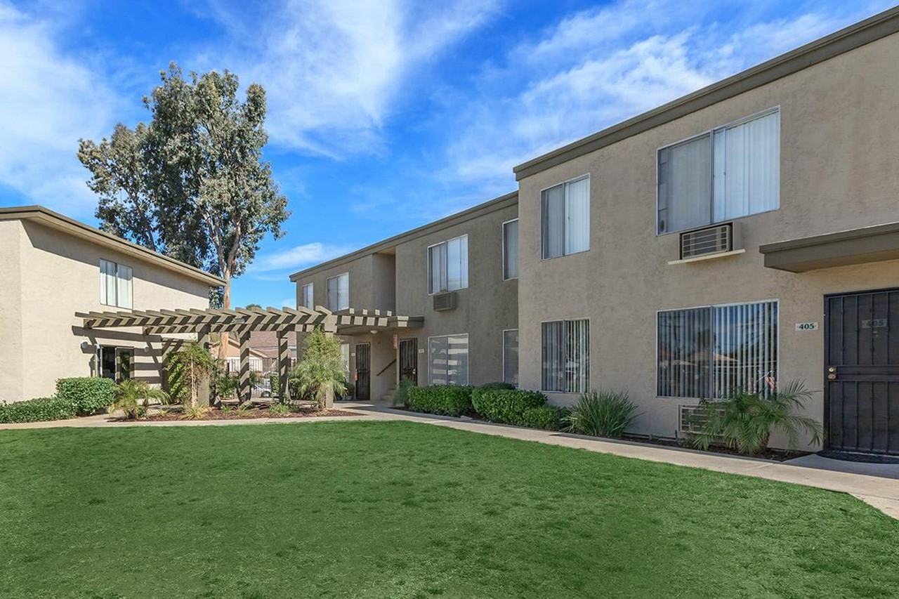 Spacious 2 Bedroom Apartments at The Courtyards in El Cajon - Photo 4 of 15