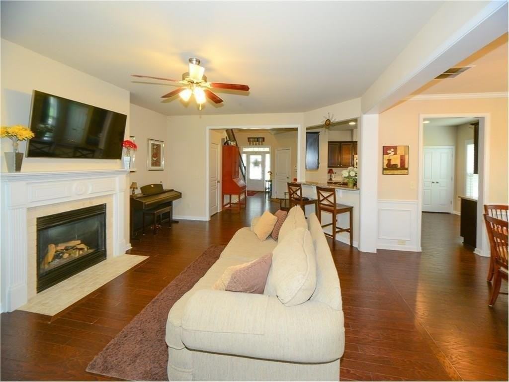 5940 Weddington Dr - Photo 3 of 20