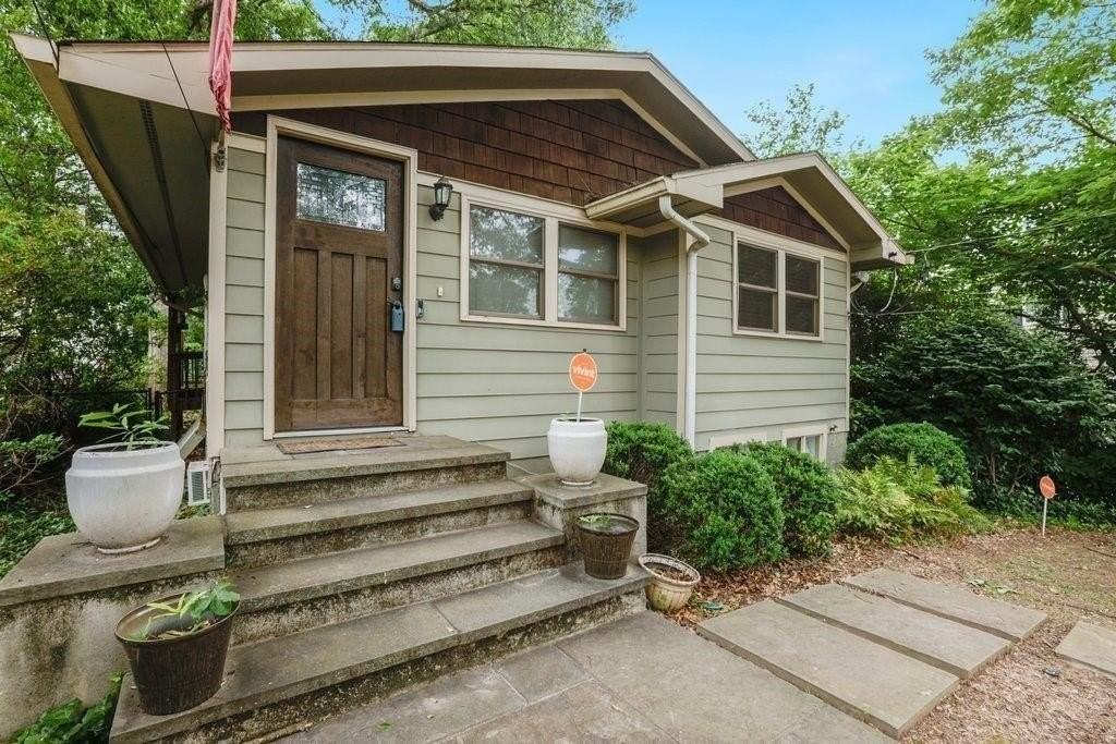 677 Holmes St Nw - Photo 2 of 18