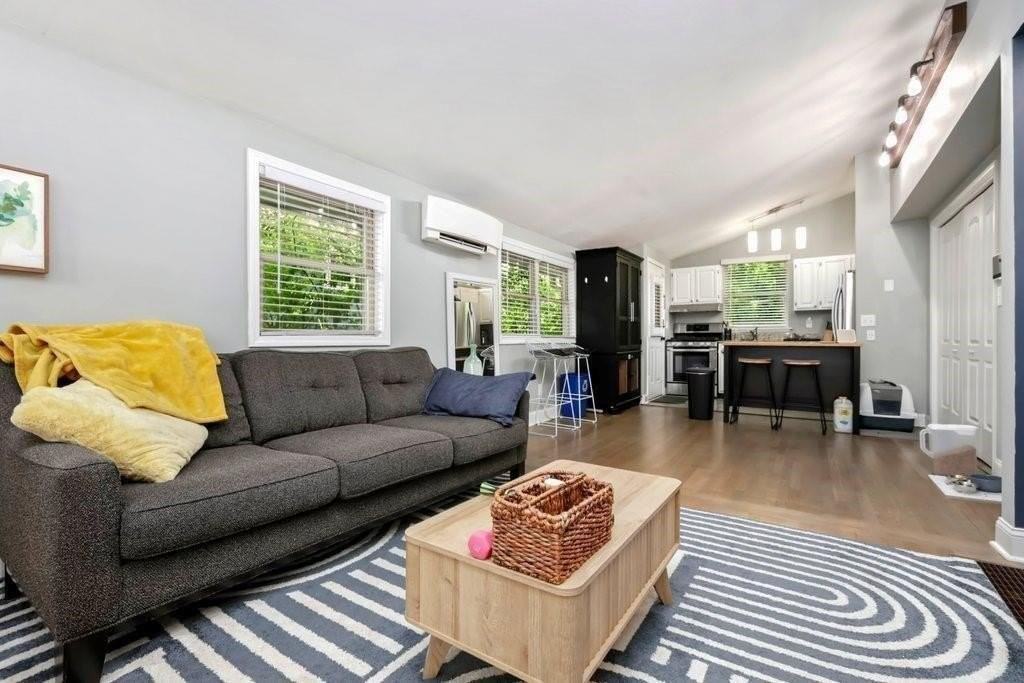 677 Holmes St Nw - Photo 3 of 18