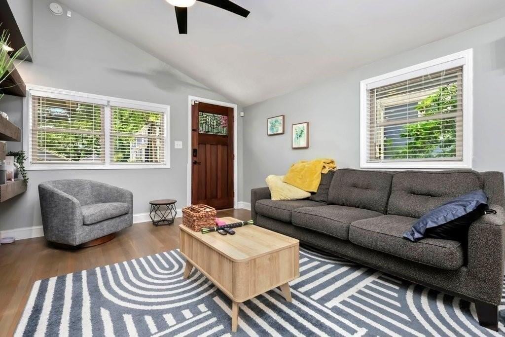 677 Holmes St Nw - Photo 4 of 18