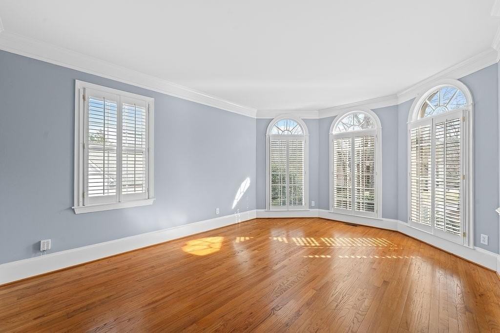 1037 Windermere Xing - Photo 7 of 50