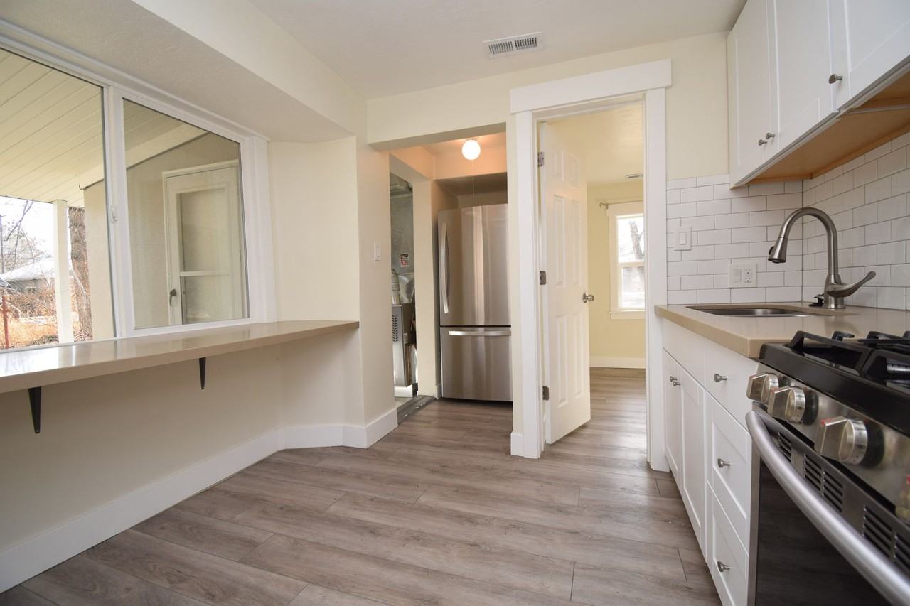 1619 W Shelley Ave - Photo 4 of 10