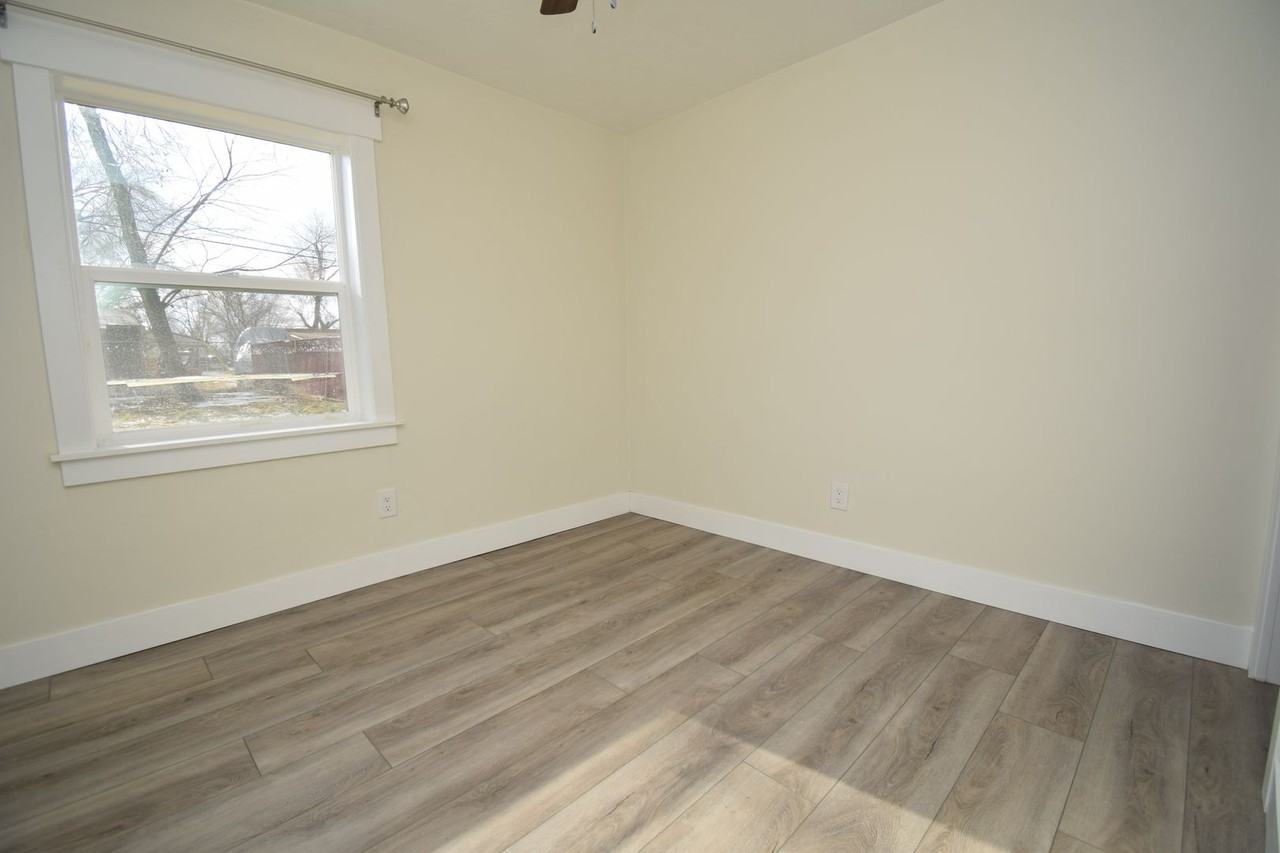 1619 W Shelley Ave - Photo 6 of 10