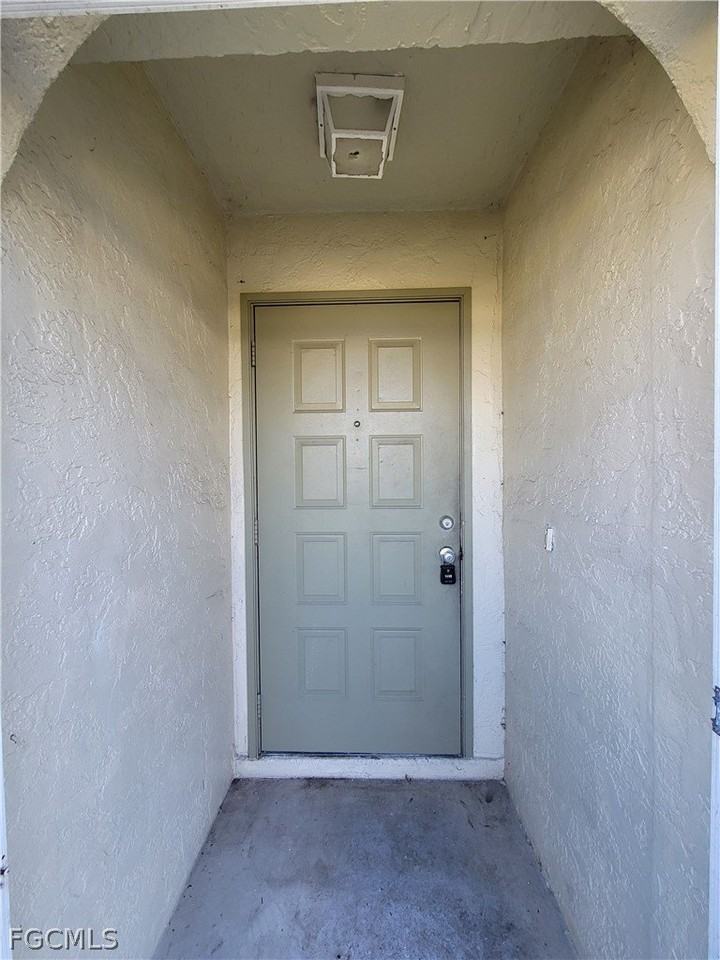 931 Se 23rd Pl - Photo 3 of 18