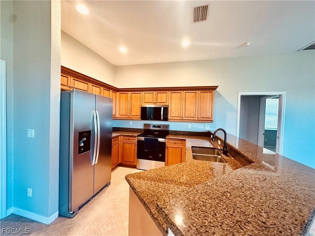 12469 Pebble Stone Ct - Photo 3 of 30