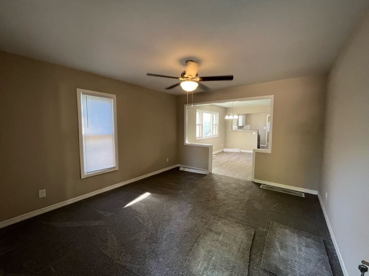 2220 N Waco Ave - Photo 2 of 13