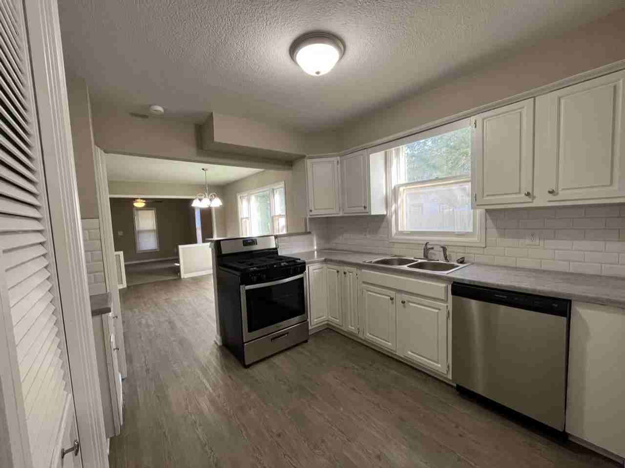 2220 N Waco Ave - Photo 6 of 13