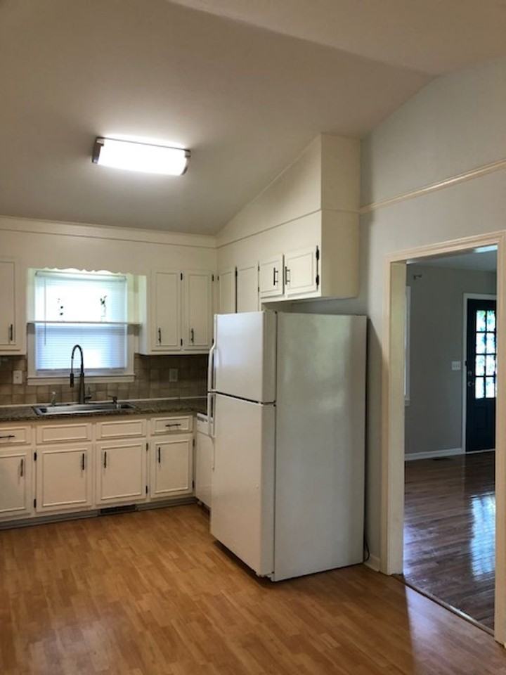 241 Lorraine Dr - Photo 7 of 27