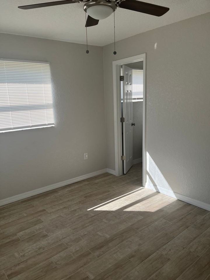 2296 Shelby Dr - Photo 4 of 32