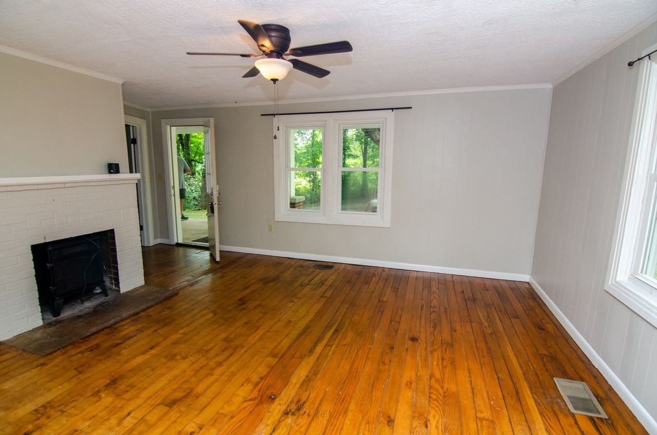 7898 Pinewood Rd - Photo 7 of 17