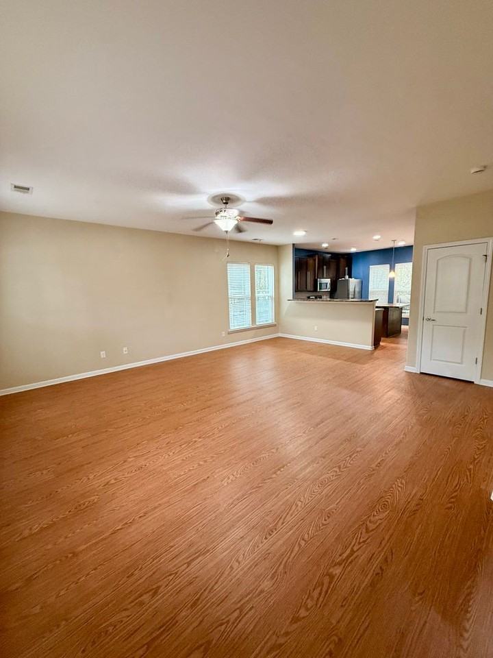 16 Moon Beam Ct - Photo 2 of 25