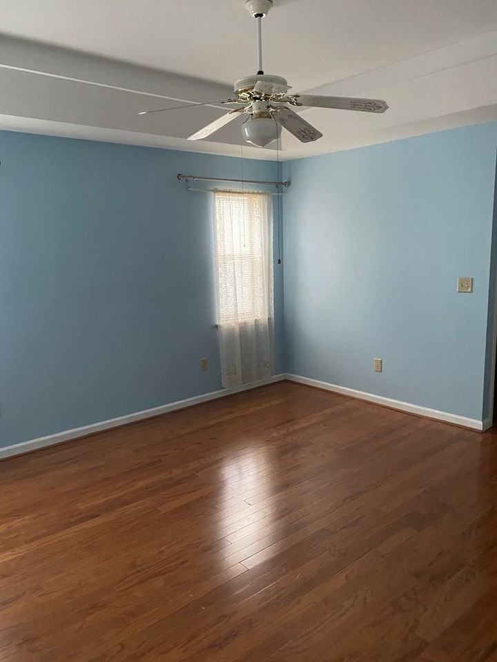 1864 S Barton Dr - Photo 4 of 10