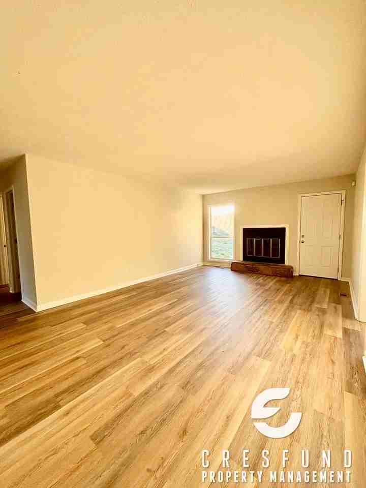 1338 - Photo 2 of 16